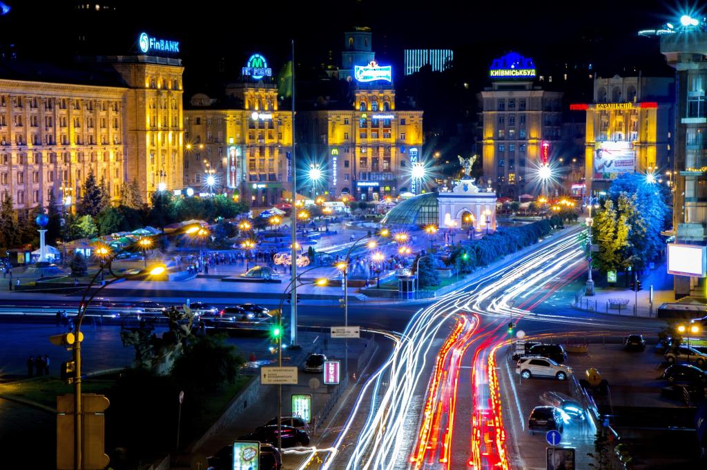 基辅 首都 乌克兰 独立广场 Ukrayina Kiyiv Majdannezalezhnosti 夜晚的城市 夜景 背景 图片 真棒壁纸