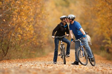 秋天，自行车，路，爱，吻