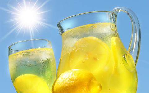 新鲜，柠檬水，水罐，明亮的太阳，柠檬