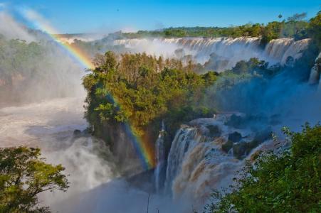 伊瓜苏瀑布，自然奇观，美丽，彩虹，绿叶，天空