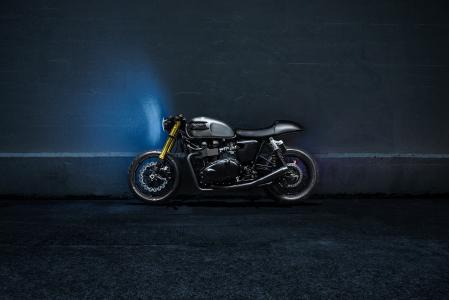 摩托车，自行车，黑暗的背景