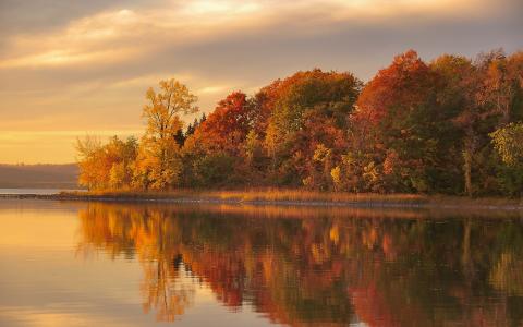 湖边倒影秋季美景