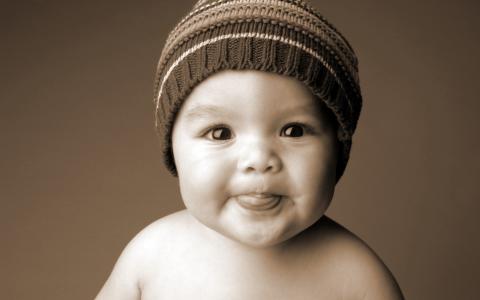 婴儿戴着帽子，孩子的微笑，孩子