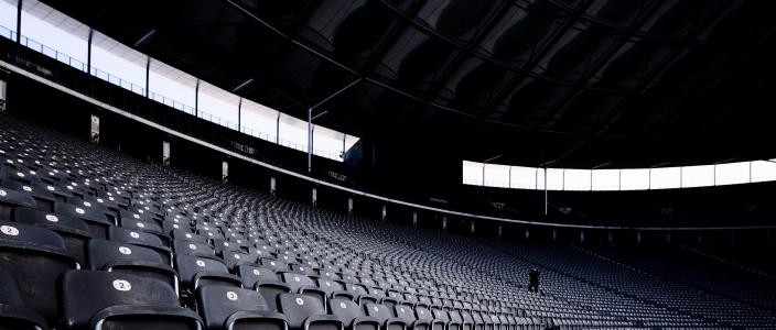 孤独，摄影师，座位，灰色的色调，体育场