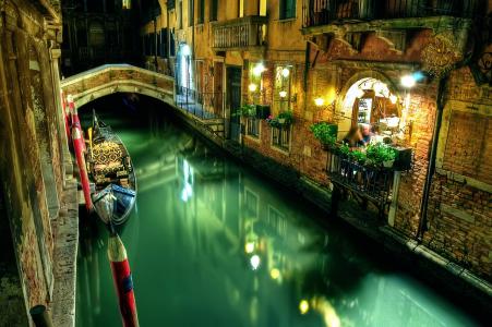 意大利，城市，威尼斯，运河，桥，建筑物，房屋，晚上，照明，船