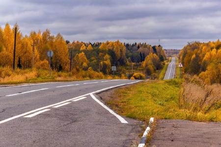 秋天，路，黄金叶子，树，天空，德米特里耶夫阿列克谢