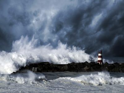 葡萄牙，自然，海洋，风暴，波，灯塔，天空，多云，防波堤，灰色背景