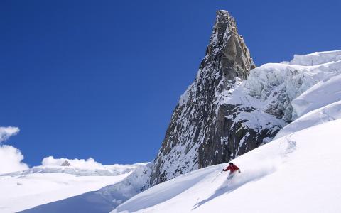 山，雪，滑雪者