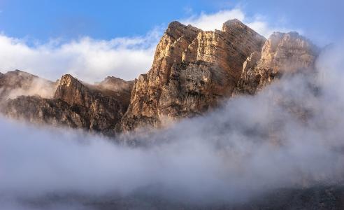 头骨岩，山，云，阴霾，米哈伊尔Turkeev