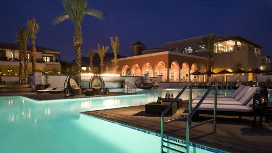 别墅，游泳池，晚上，棕榈树