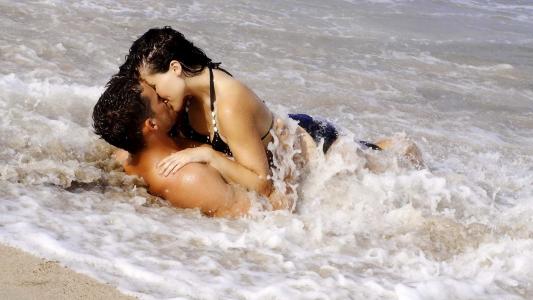 海，冲浪，热恋中的情侣，幸福