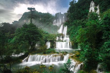 瀑布，瀑布，丛林，岩石，泰国，泰国