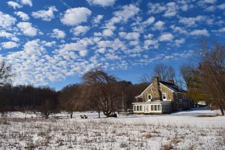 房子，雪，天空，树，景观，冬天