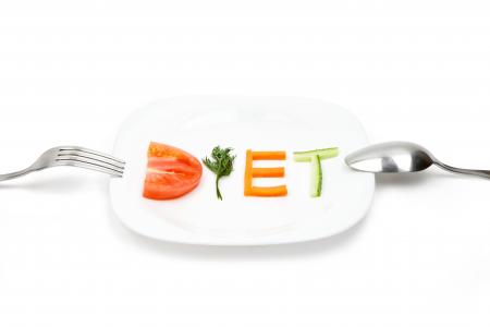 蔬菜，胡萝卜，黄瓜，盘子，勺子，饮食，叉子