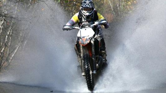 摩托车，水，速度