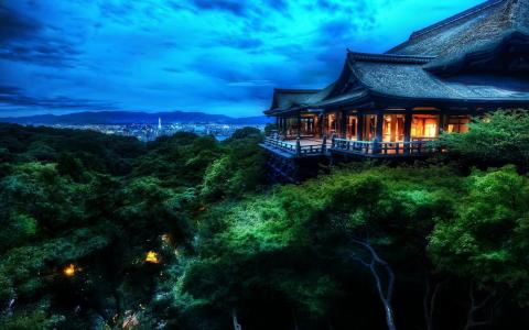 京都，日本，漂亮的房子，高外围，绿树，城市，高清视图