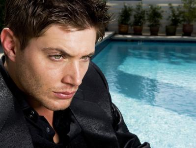 这个系列的名人是超自然的，Dean，一个诱人的外表，一个有趣的，一个游泳池