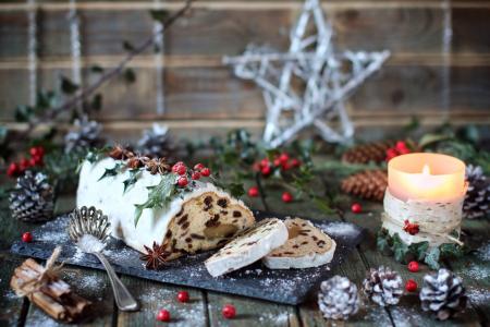 蛋糕，烘烤，烘烤，甜点，甜，食品，假期，新年，圣诞节，新年，圣诞节，冬天，锥，冬青，香料，肉桂，蜡烛，风景