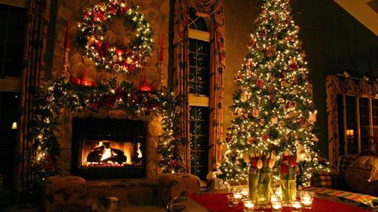 新年，圣诞树，壁炉，假日，冬天，黑暗的背景，圣诞节