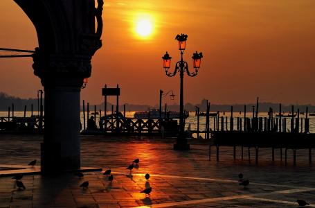 意大利圣马可广场，公爵宫，日落，威尼斯