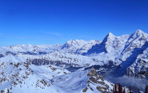 瑞士雪郎峰的雪景