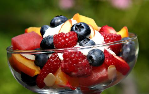 沙拉，蓝莓，浆果，桃子，水果，覆盆子，草莓