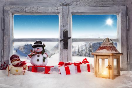 假日，新年，圣诞节，冬季，雪，窗口，小雕像，雪人，灯笼，礼品，框