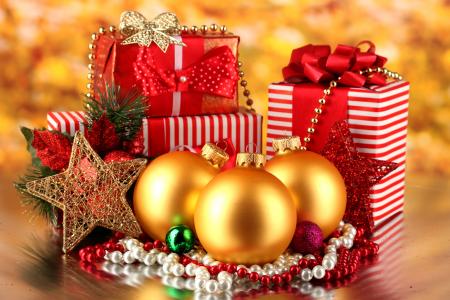 圣诞快乐，新年，黄金球，星星，礼品，装饰，色带，圣诞快乐，新年，黄金球，明星，礼品，装饰品，丝带