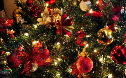 圣诞树，玩具，球，花环，新的一年