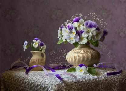 桌子，桌布，花瓶，鲜花，紫罗兰，丝带