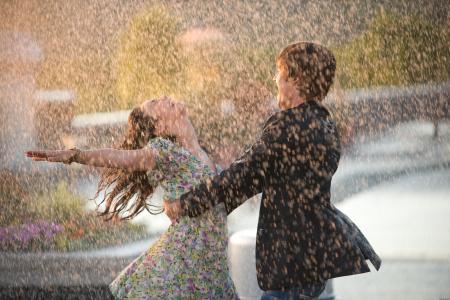 女孩，男朋友，雨，喜悦，跳舞