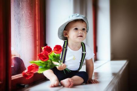 Olga Nikulochkina，儿童，男孩，内裤，吊带，T恤，帽，窗口，窗台，鲜花，郁金香