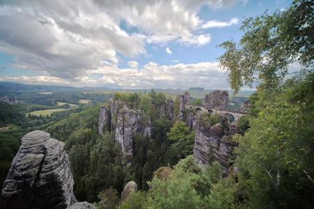 德国，撒克逊瑞士，美丽，岩石，山脉，森林，绿色，天空