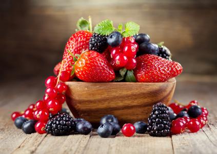 浆果，草莓，黑莓，蓝莓，黑醋栗
