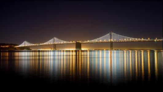 海湾大桥，桥湾大桥，奥克兰，奥克兰，旧金山，旧金山，加州，加利福尼亚州，美国，美国，城市，夜晚，挂，桥，照明，湾，水，反射，光