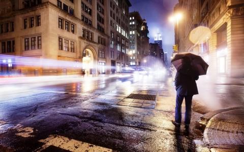 城市，建筑物，雨，灯，伞下的人，走，孤独