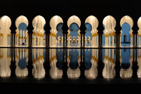 阿布扎比，阿联酋，阿布扎比，大清真寺，清真寺，建筑，晚上，水，灯，照明，拱门，列