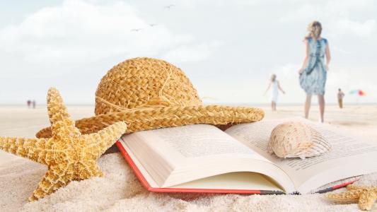 夏天，沙滩，沙子，帽子，明星，书，贝壳，人