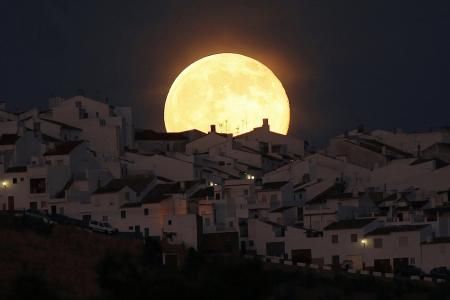 西班牙，加的斯，满月，美女，剪影，月亮，建筑物，夜