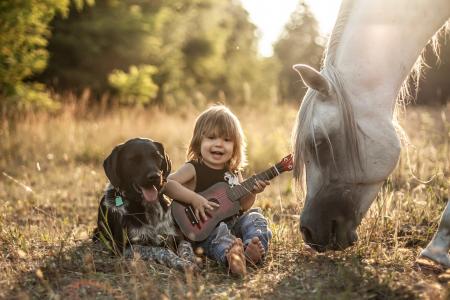 Agnieszka Gulczynska，孩子，男孩，狗，马，马，朋友，自然，吉他