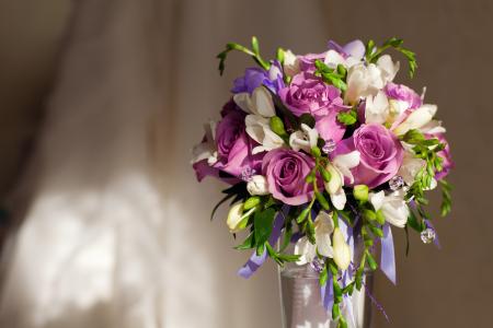 紫罗兰花，花束，花瓶，玫瑰，花束，玫瑰，紫色的花朵
