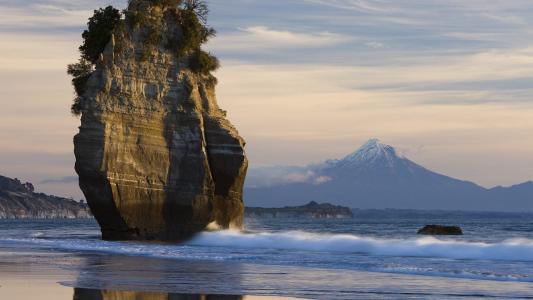 新西兰，海洋，岩石，山，波浪，天空，岸，美女