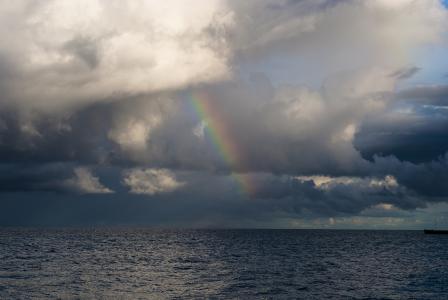彩虹，海，云