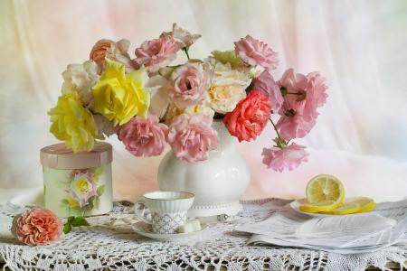 Elizaveta Shavardina，静物，鲜花，玫瑰，盒子，柠檬