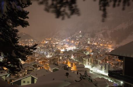 瑞士，镇，晚上，冬天，灯，雪，山，峡谷