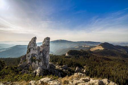 罗马尼亚，山，石头，天空，树木