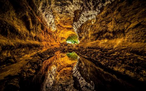 Cueva de los Verdes，山，性质