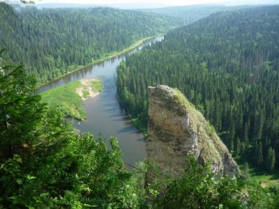 俄罗斯，河Usva，河，森林，绿色，岩石，天空，树木，美丽