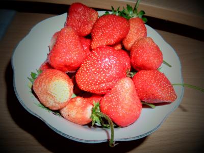 草莓，红色