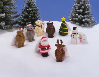 圣诞老人和小熊，一只鹿，一个雪人去送礼物袋